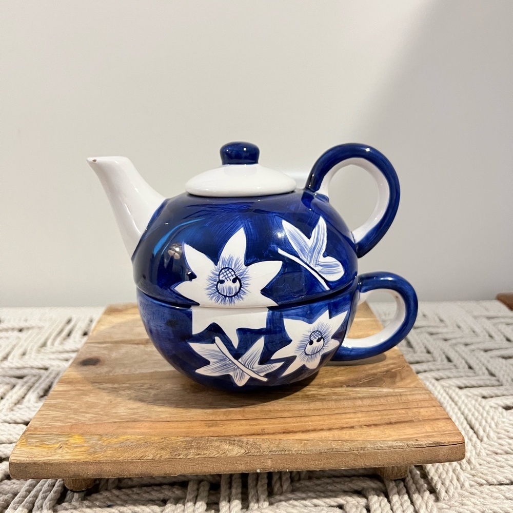 Vivo  designed in Italy hand painted Blue and White Floral Teapot Set
